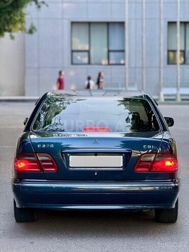 Mercedes E 220-10
