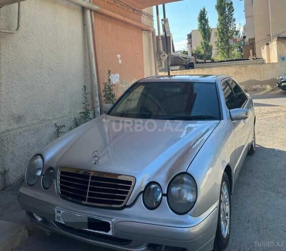 Mercedes E 220-1