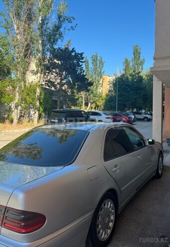 Mercedes E 220-4