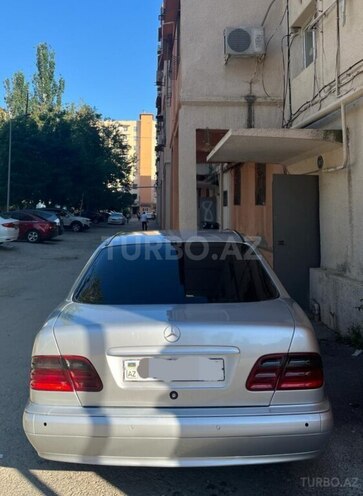Mercedes E 220-3