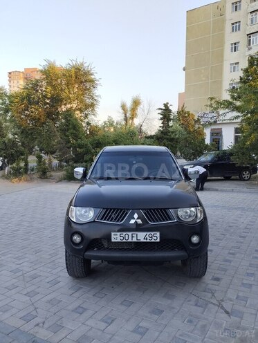 Mitsubishi L200-1