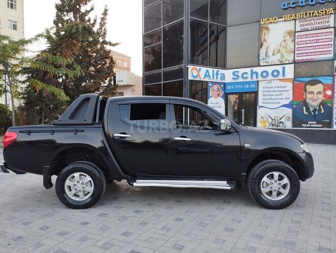 Mitsubishi L200-10