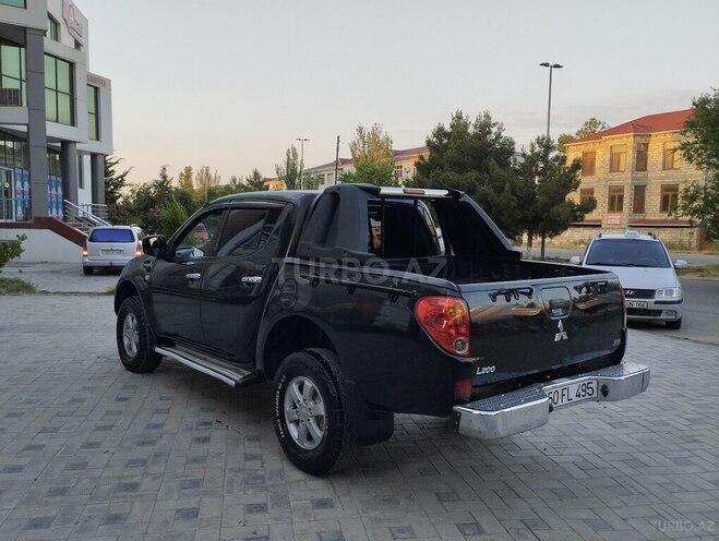 Mitsubishi L200-8