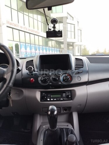 Mitsubishi L200-12