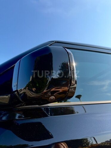 Land Rover Defender-8