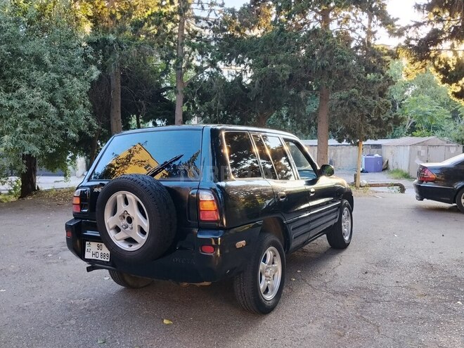 Toyota RAV4-4