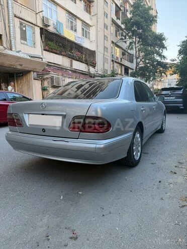 Mercedes E 220-3