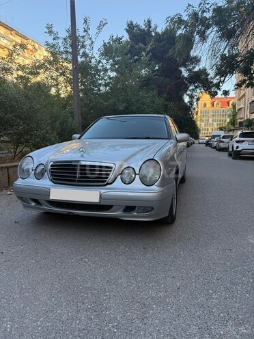 Mercedes E 220-1