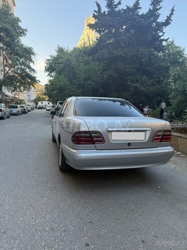 Mercedes E 220-2