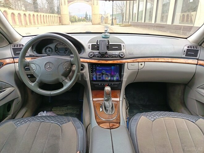 Mercedes E 320-11