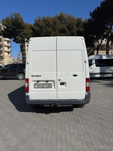 Ford Transit-11