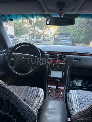 Mercedes E 220-9