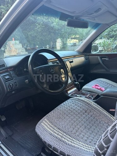 Mercedes E 220-6