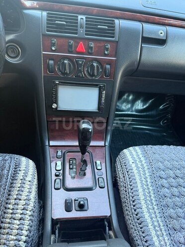 Mercedes E 220-7