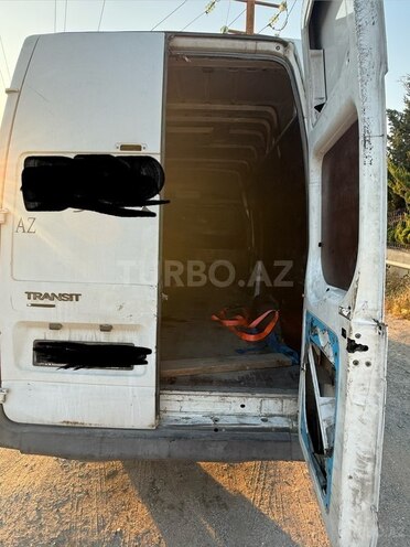 Ford Transit-6
