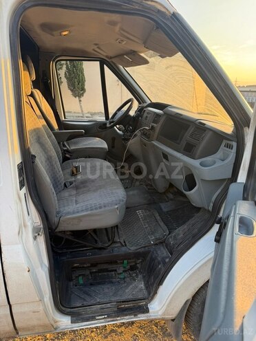 Ford Transit-8