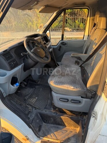 Ford Transit-9