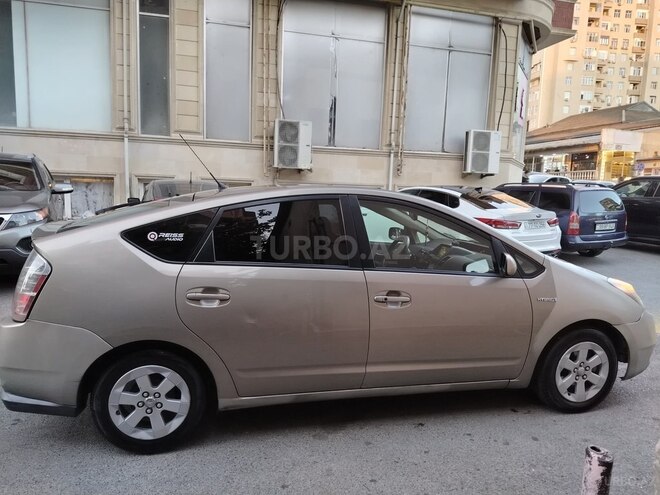 Toyota Prius-5