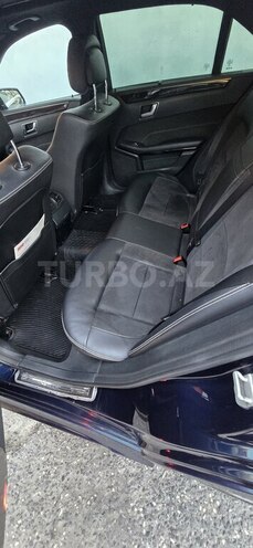 Mercedes E 250-11