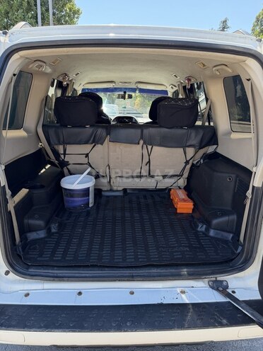 Mitsubishi Pajero-5