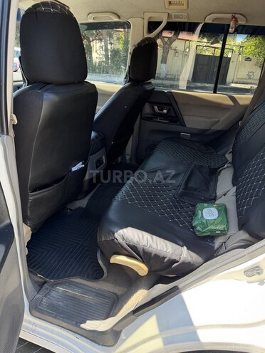 Mitsubishi Pajero-8