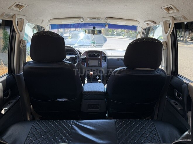Mitsubishi Pajero-6
