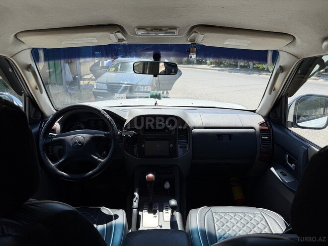 Mitsubishi Pajero-7