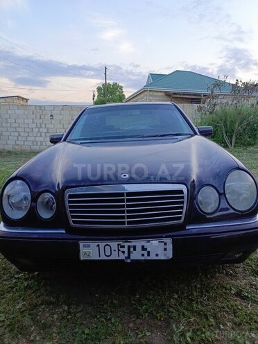 Mercedes E 240-2