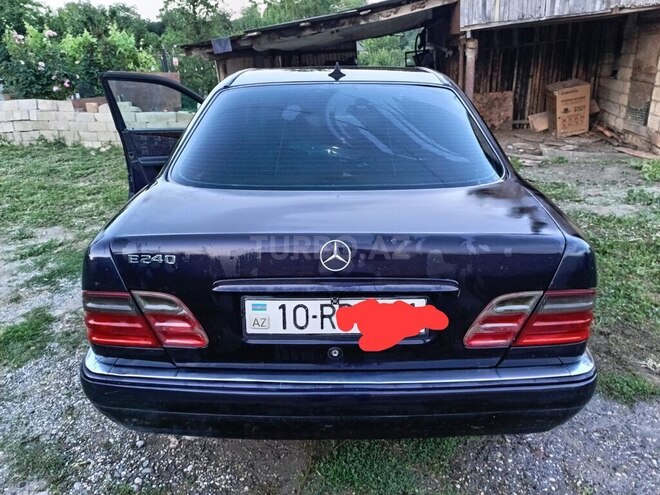 Mercedes E 240-4