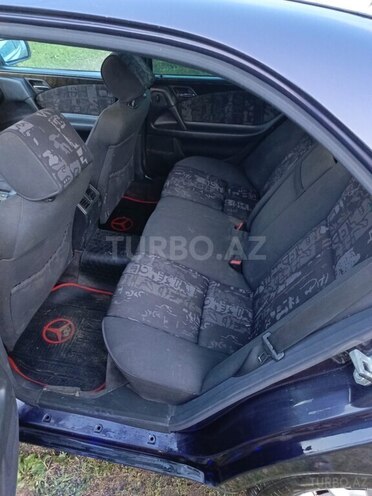 Mercedes E 240-6