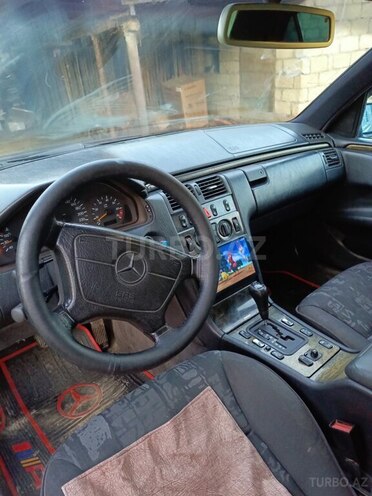 Mercedes E 240-7