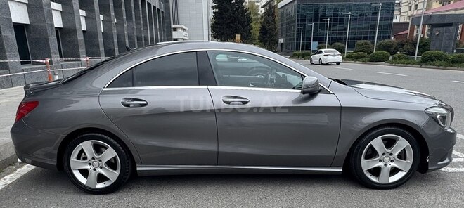 Mercedes CLA 250-11