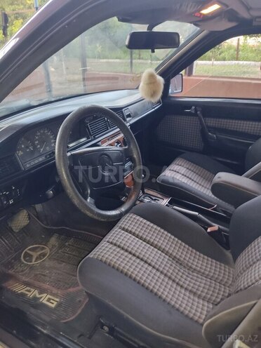 Mercedes 190-4