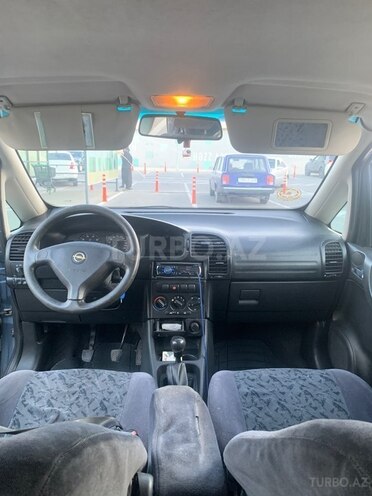 Opel Zafira-9