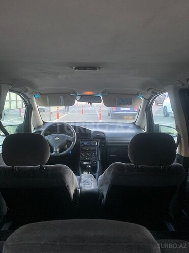 Opel Zafira-8