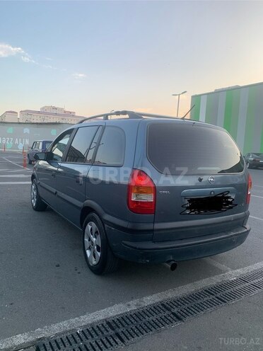 Opel Zafira-5