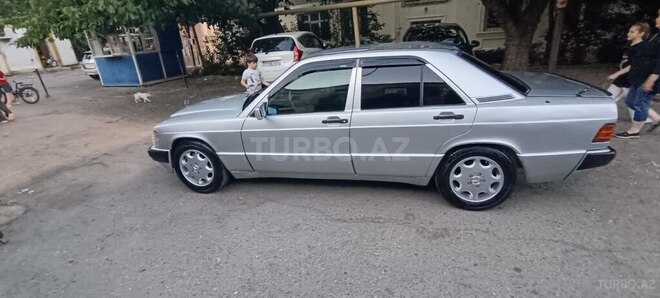 Mercedes 190-9