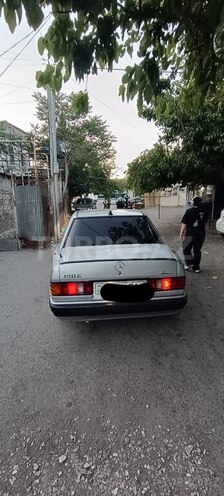 Mercedes 190-2