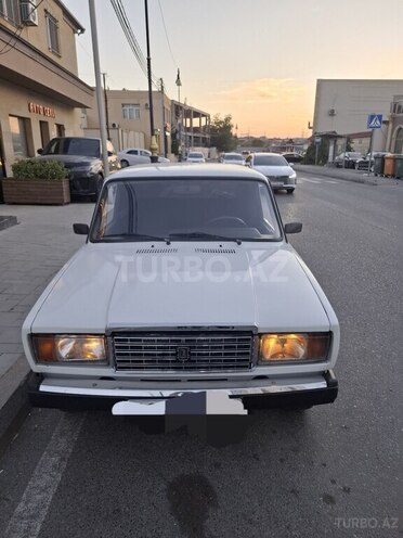 LADA (VAZ) 2107-2