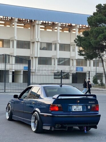 BMW 320-8