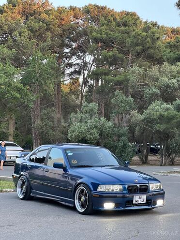 BMW 320-1