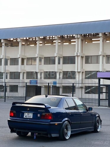BMW 320-12