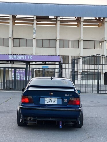 BMW 320-2