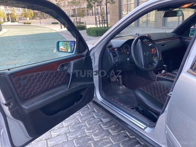 Mercedes E 240-12