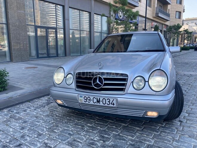 Mercedes E 240-1