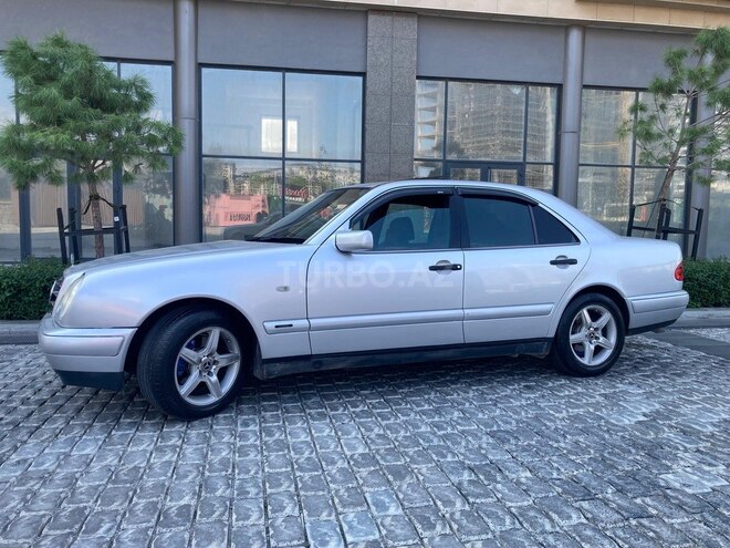 Mercedes E 240-8