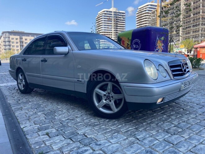 Mercedes E 240-10