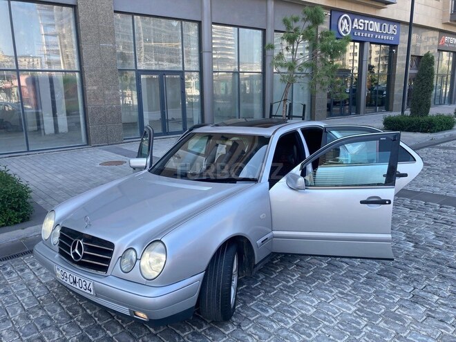 Mercedes E 240-2