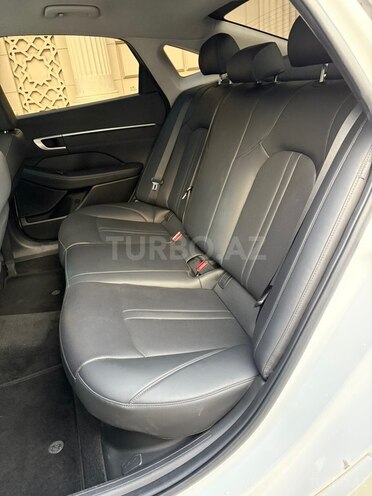 Hyundai Sonata-12