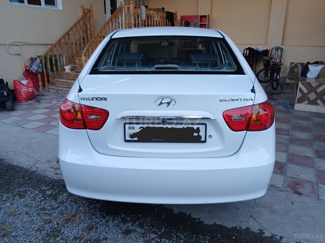 Hyundai Elantra-8